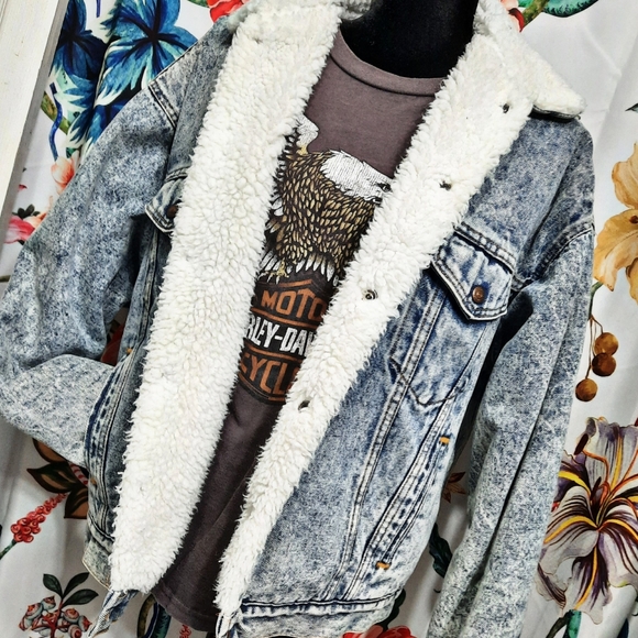 Levi's Other - 💎[Levi's] Vintage 80's/90's Acid wash sherpa lined denim jacket.